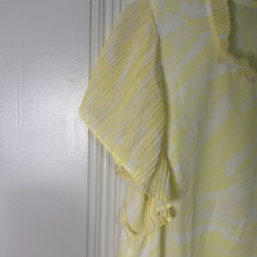 Yellow and White Nine West blouse Size Medium - Picture 2 of 5